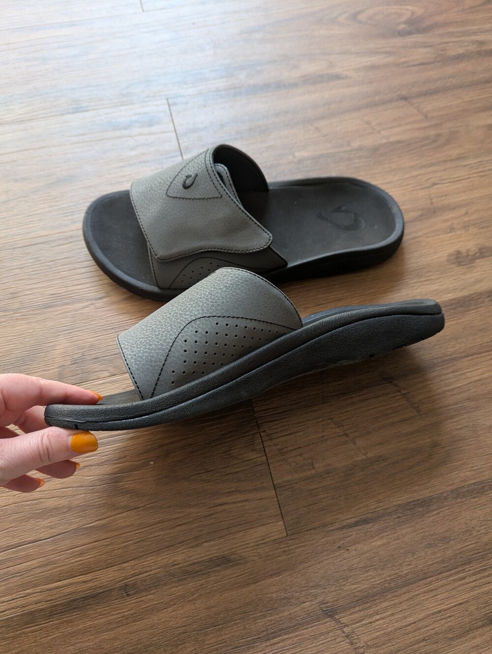 OluKai Men's Grey Slide Sandals with Adjustable Strap Sz 11 - Picture 2 of 7